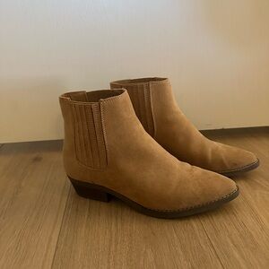Universal Thread Tan Heeled Boots